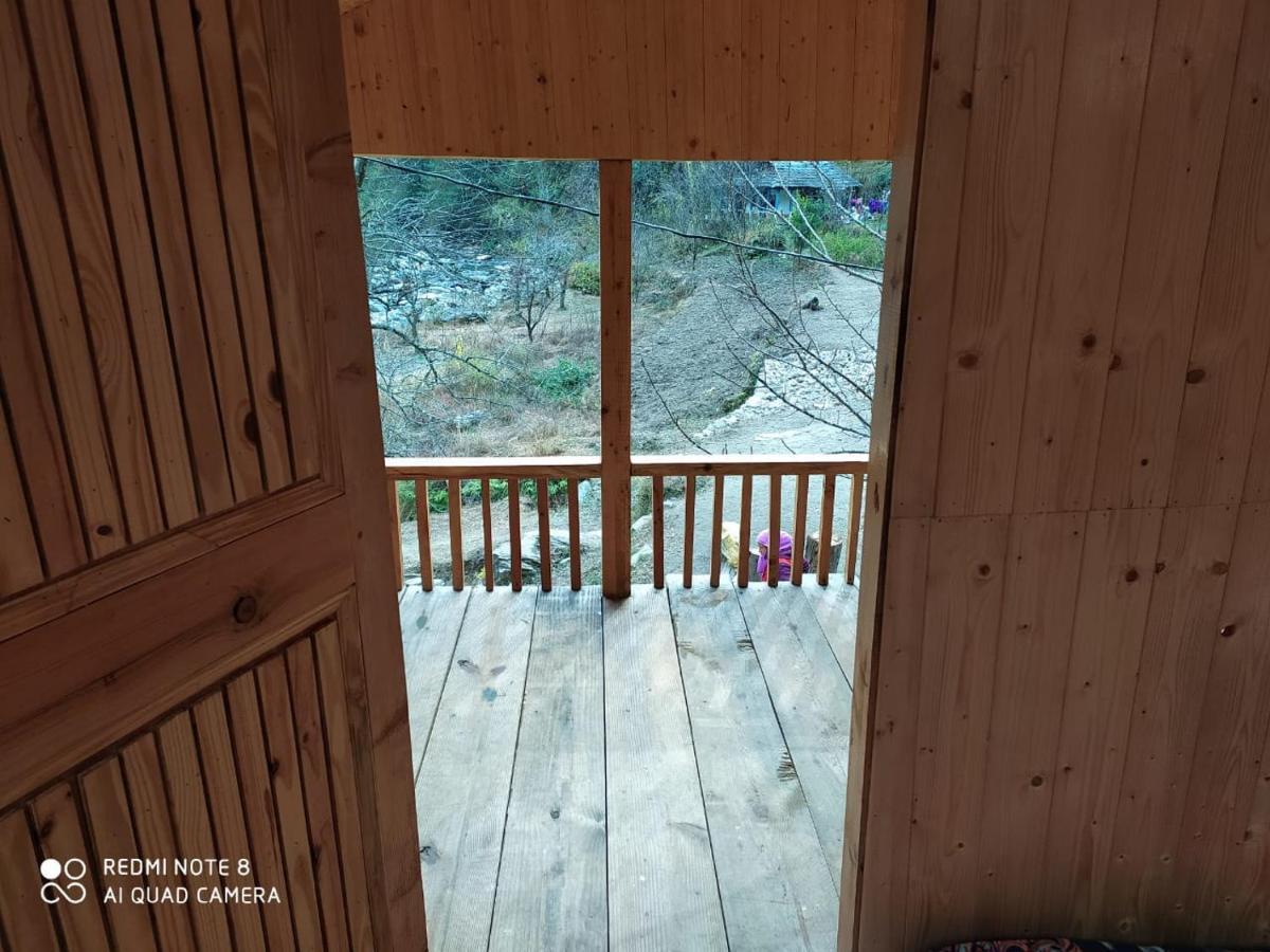 Moksha - By The River Villa Jibhi Exterior foto